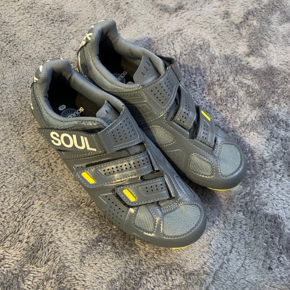 soulcycle Men\'s Gray Athletic Cycling Shoes with Yellow Accents main image 5